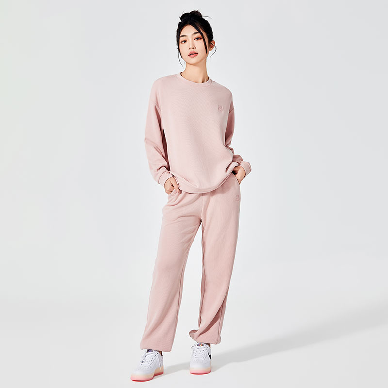 ก้าวไปข้างหน้าด้านแฟชั่น: ขอแนะนำเสื้อสเวตเตอร์ผู้หญิงคอกลมลำลองสีชมพู